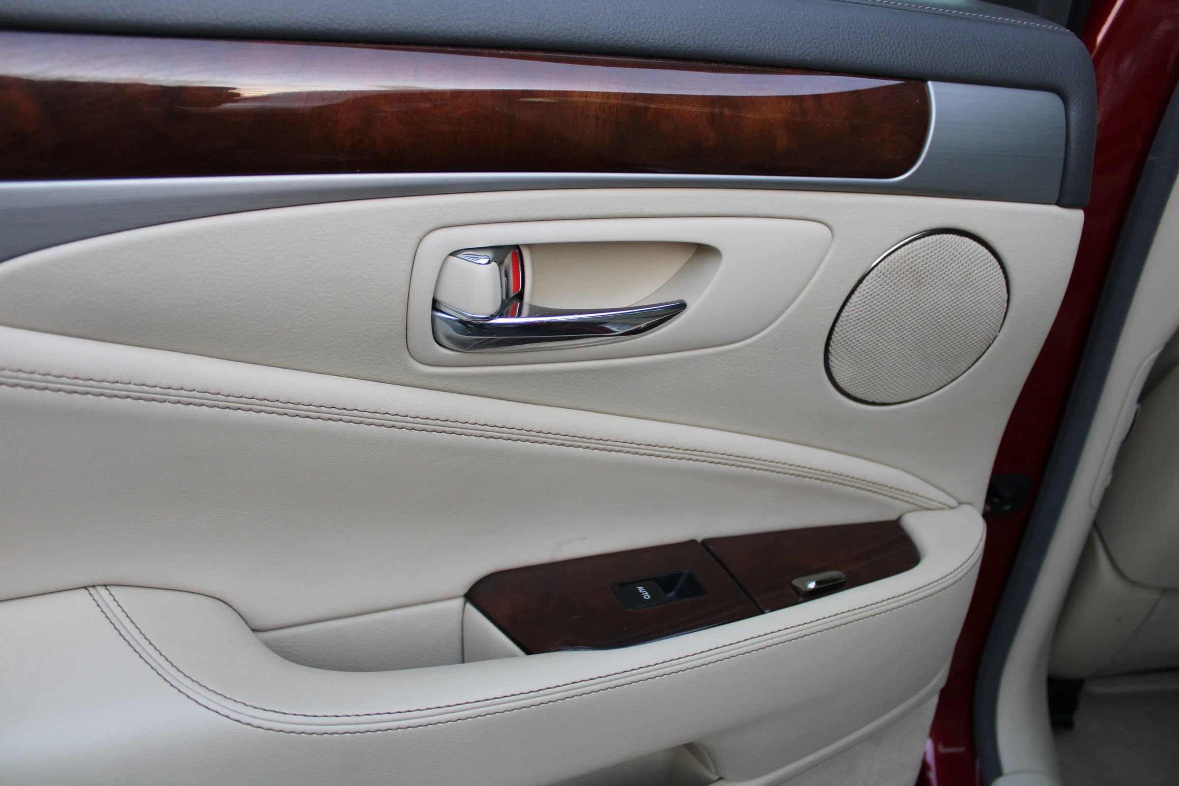 Used 2013 Lexus LS 460 w/ Comfort Pkg RWD image 23
