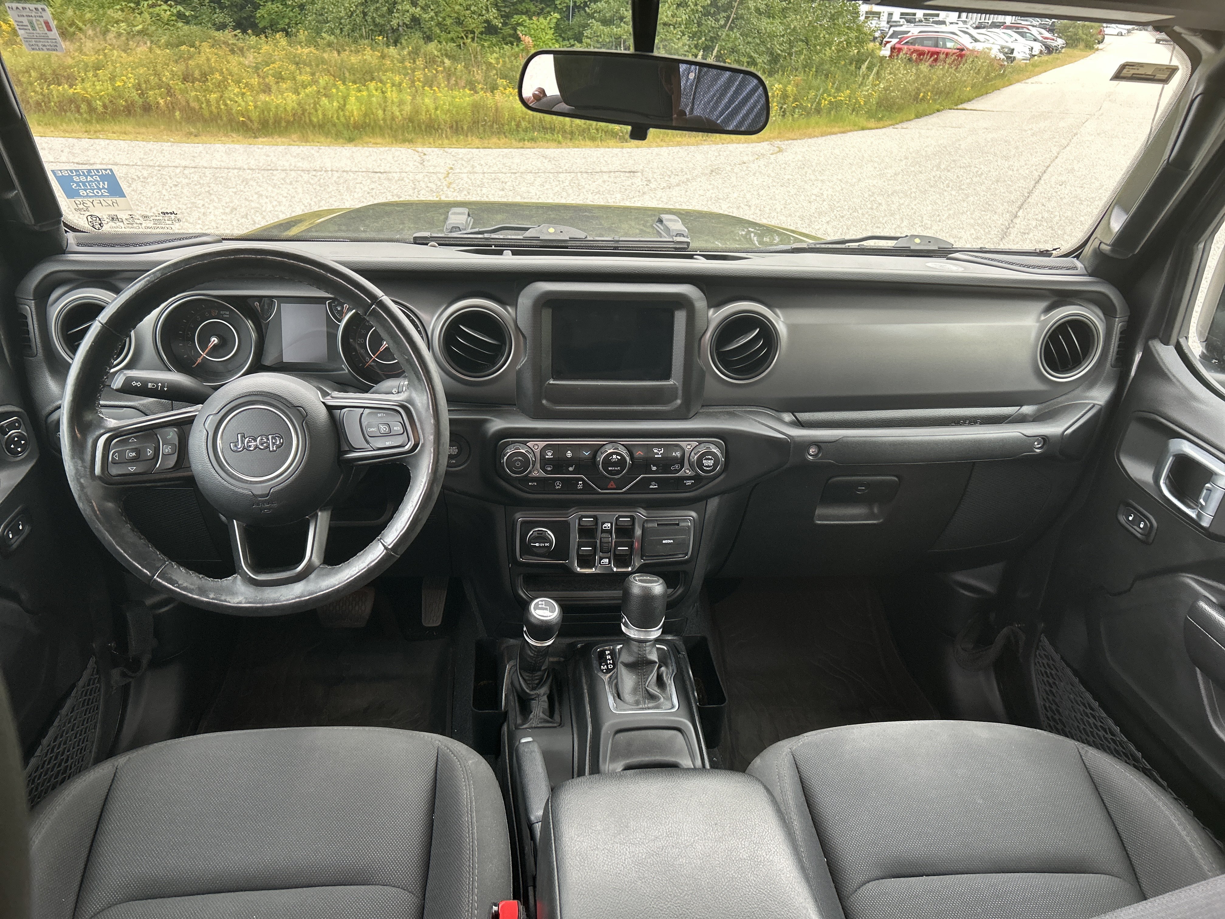 Used 2022 Jeep Gladiator Sport AWD/4WD image 13