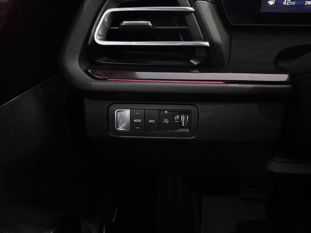 Certified 2025 Chevrolet Traverse RS AWD/4WD image 26