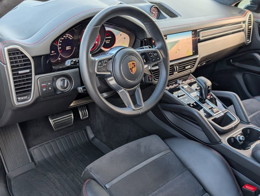 Certified 2022 Porsche Cayenne GTS image 4