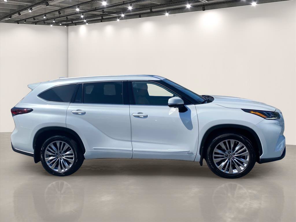 Used 2024 Toyota Highlander Platinum AWD/4WD image 8