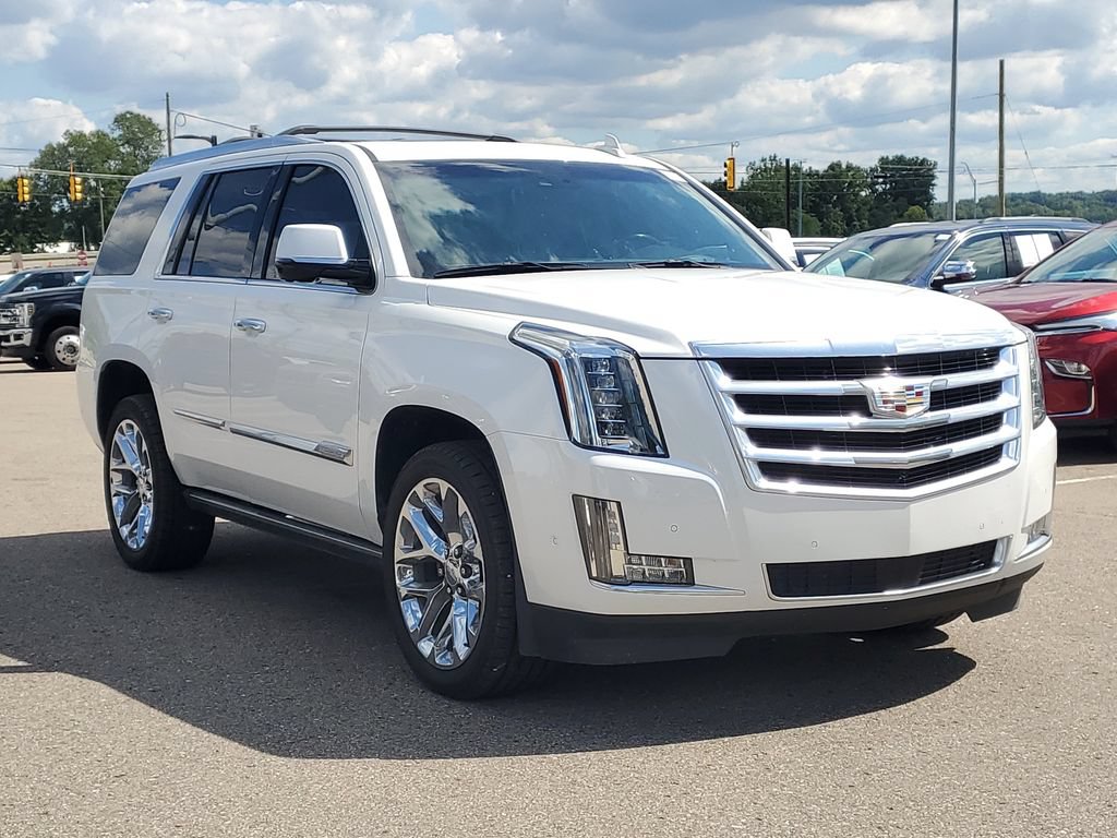 Used 2018 Cadillac Escalade Premium Luxury AWD/4WD image 4