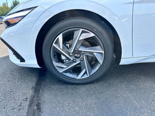 New 2025 Hyundai Elantra Sport image 30