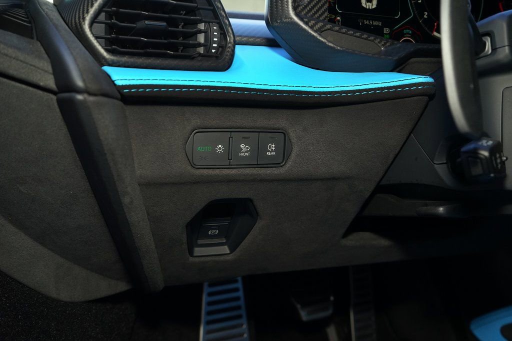 Used 2025 Lamborghini Revuelto image 36