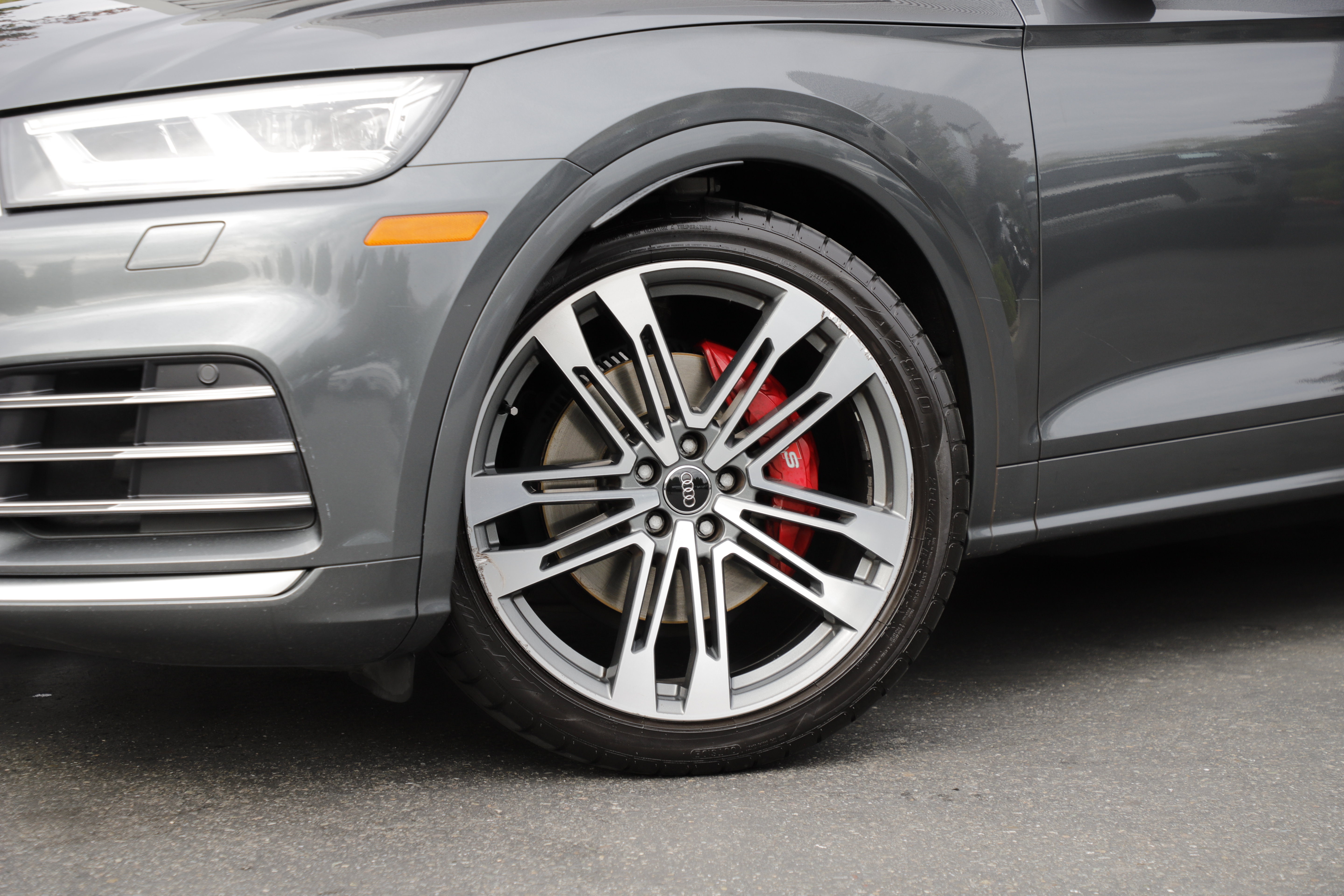 Used 2018 Audi SQ5 Premium Plus w/ S Sport Package AWD/4WD image 2