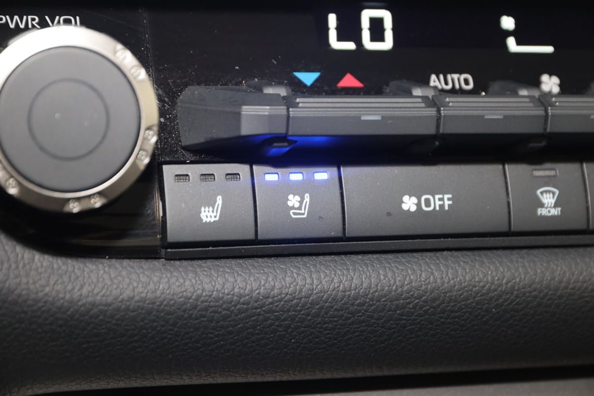 Used 2025 Toyota Tundra Limited AWD/4WD image 8