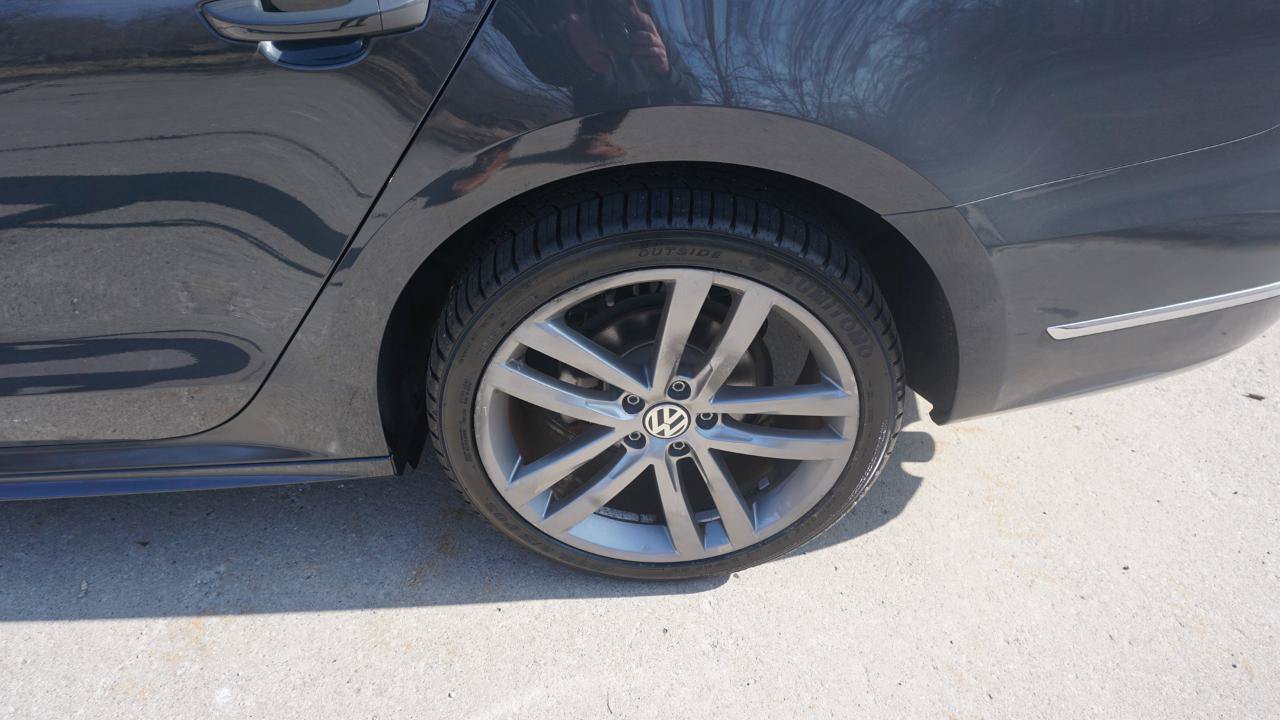 Used 2018 Volkswagen Passat 2.0T R-Line FWD image 9