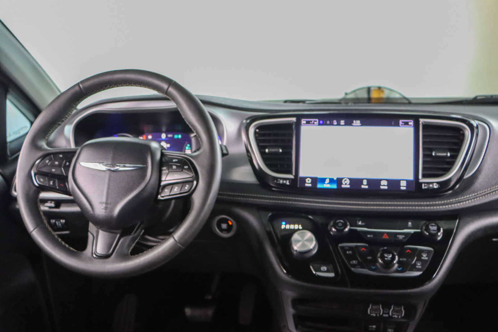 Used 2022 Chrysler Pacifica Touring-L w/ S Appearance Package image 17