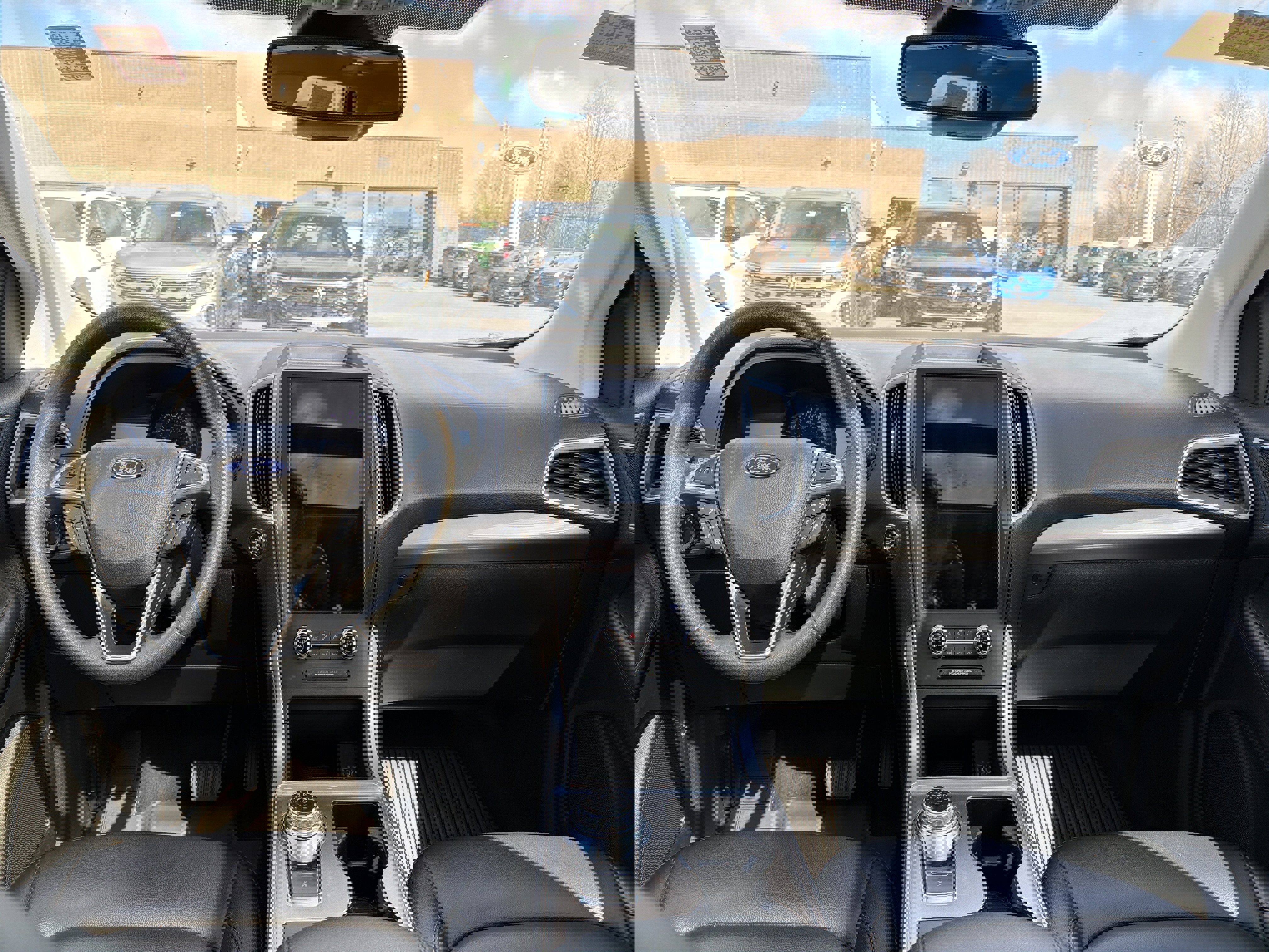 Used 2023 Ford Edge SEL image 11