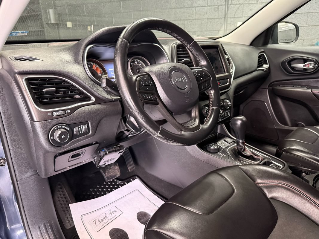 Used 2019 Jeep Cherokee Trailhawk w/ Cold Weather Group AWD/4WD image 10