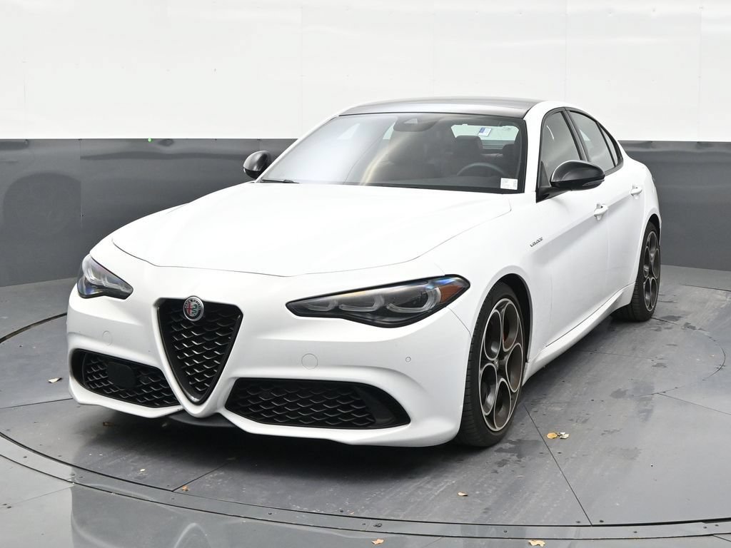 Used 2024 Alfa Romeo Giulia Veloce RWD image 8