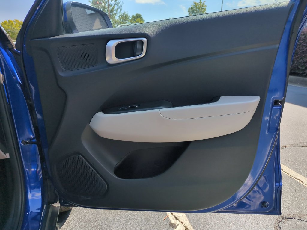 Used 2025 Hyundai Venue SEL FWD image 32