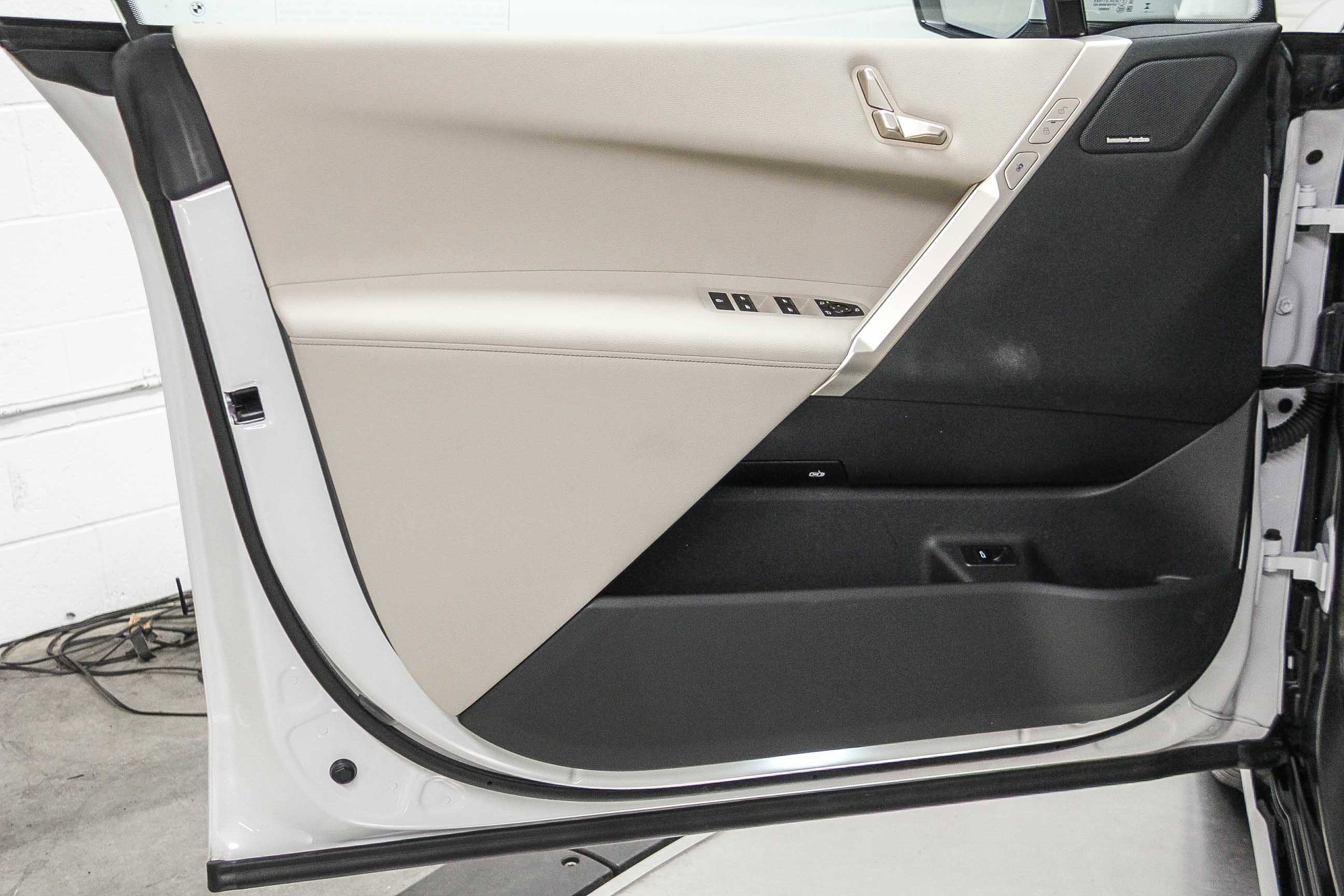 Used 2026 BMW iX xDrive45 w/ Premium Package image 21