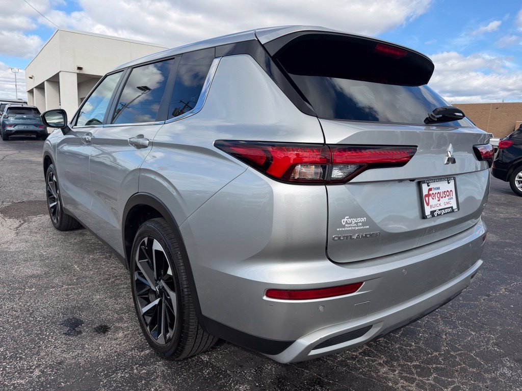 Used 2023 Mitsubishi Outlander SE AWD/4WD image 13