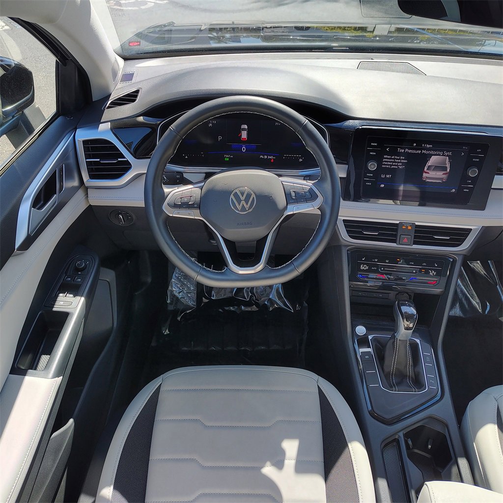 Certified 2025 Volkswagen Taos SE image 13