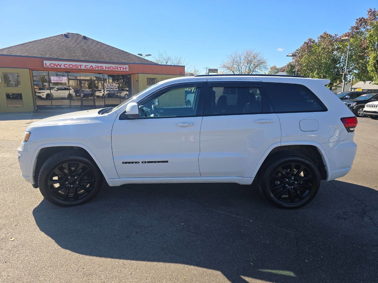 Used 2017 Jeep Grand Cherokee Altitude image 13