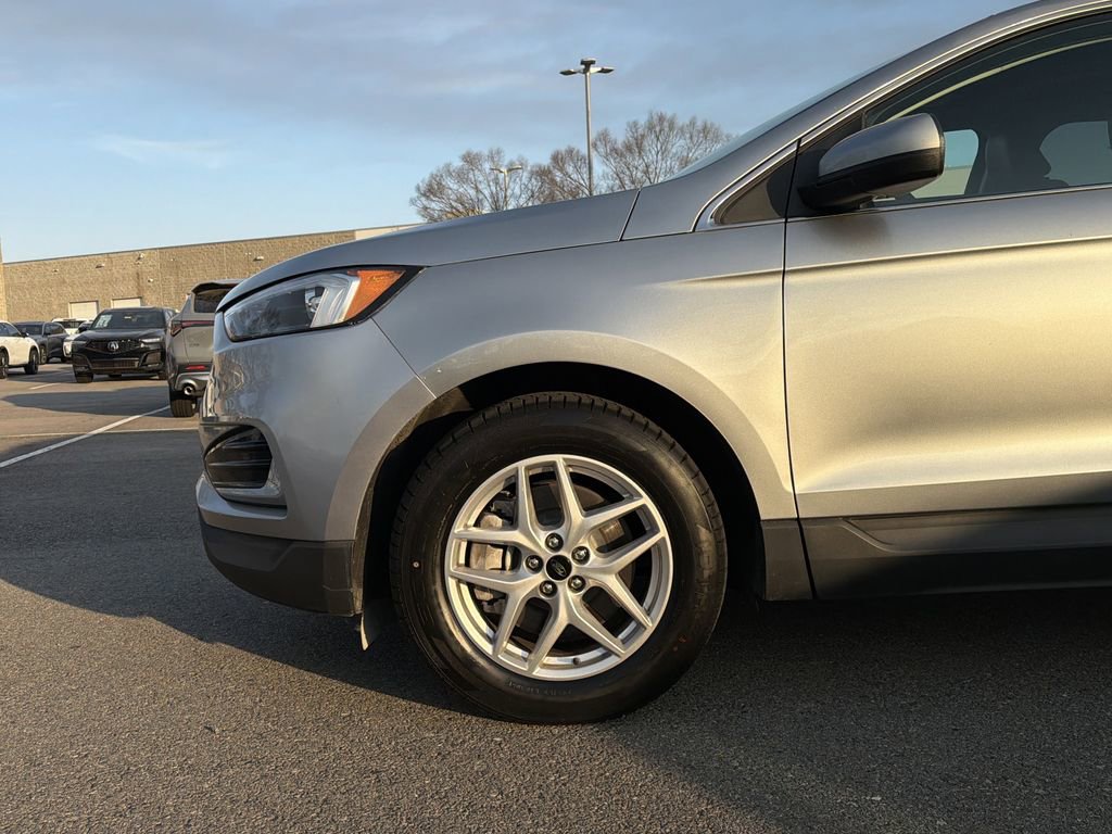 Used 2024 Ford Edge SEL AWD/4WD image 9