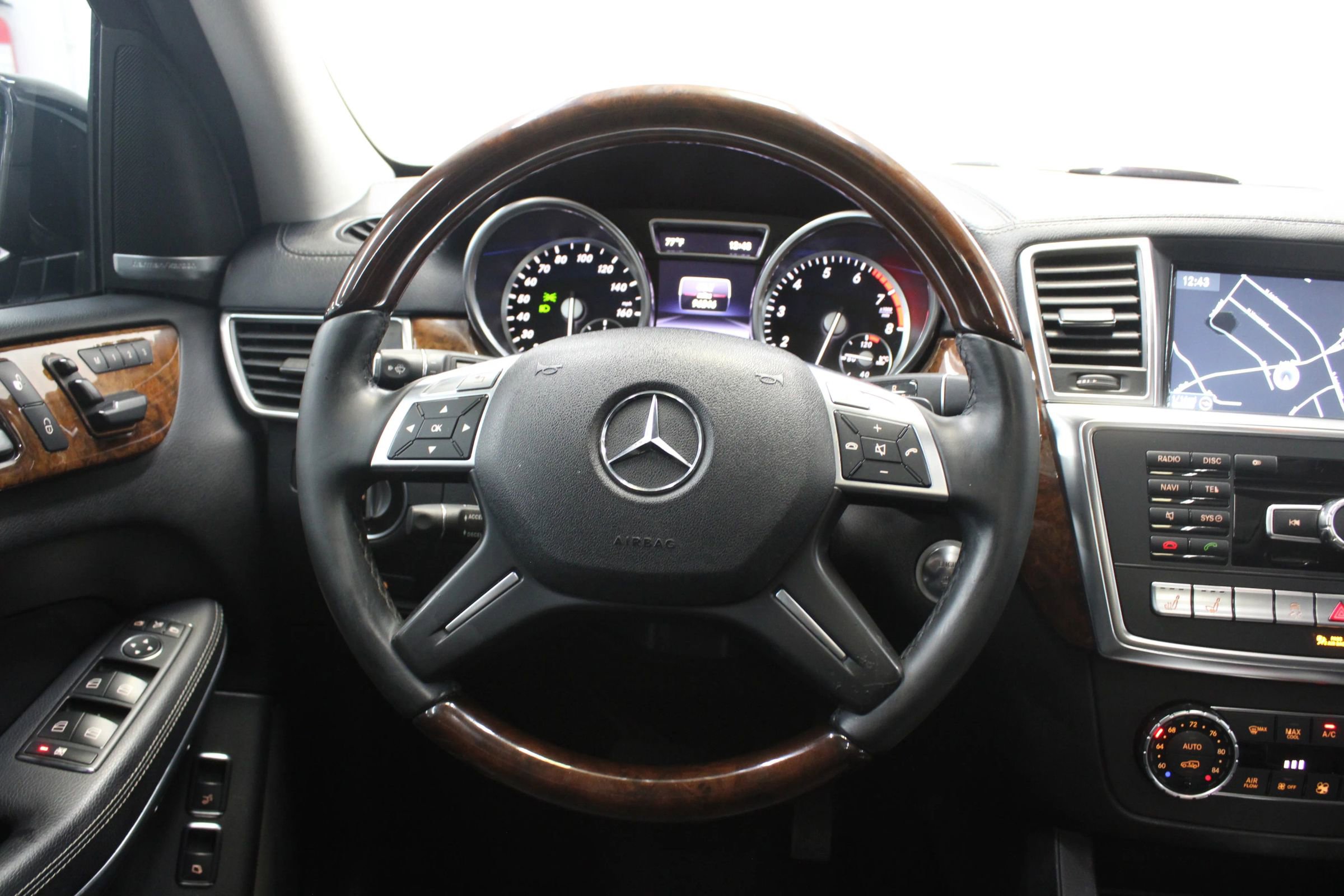 Used 2014 Mercedes-Benz GL 550 4MATIC image 17