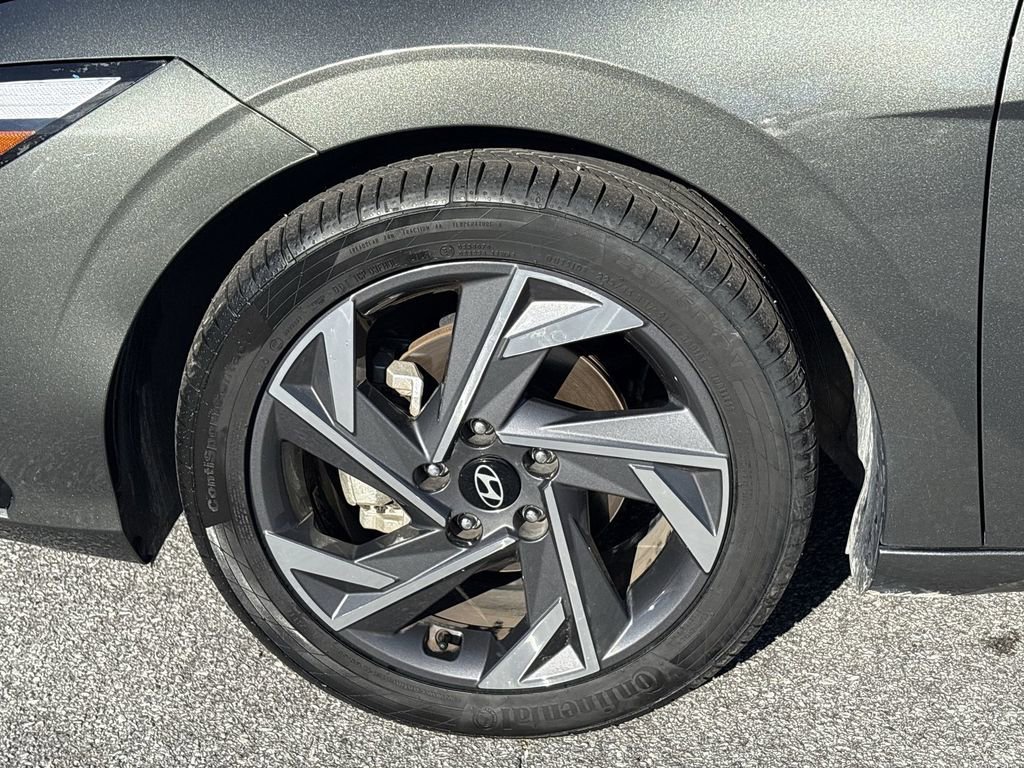 Used 2025 Hyundai Elantra SEL image 36