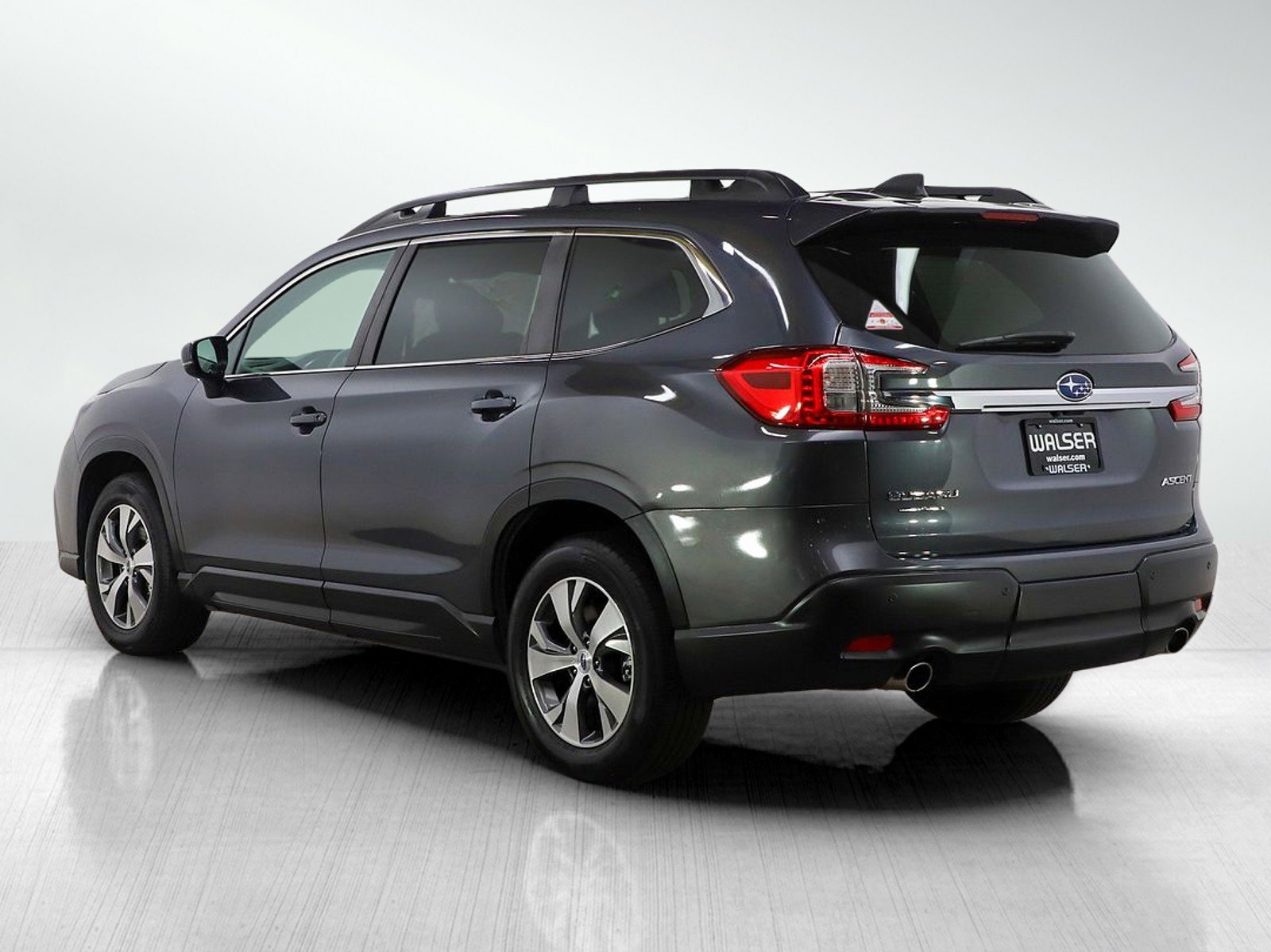 Used 2024 Subaru Ascent Premium w/ Convenience Package image 3