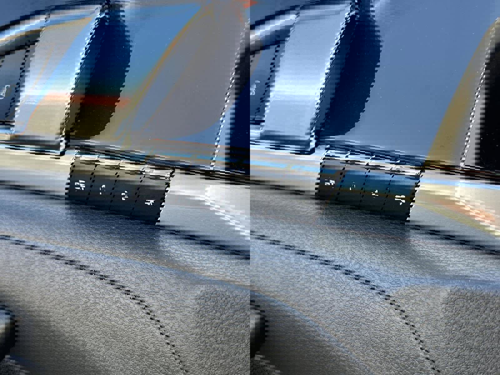 Used 2016 Porsche Panamera 4 image 30