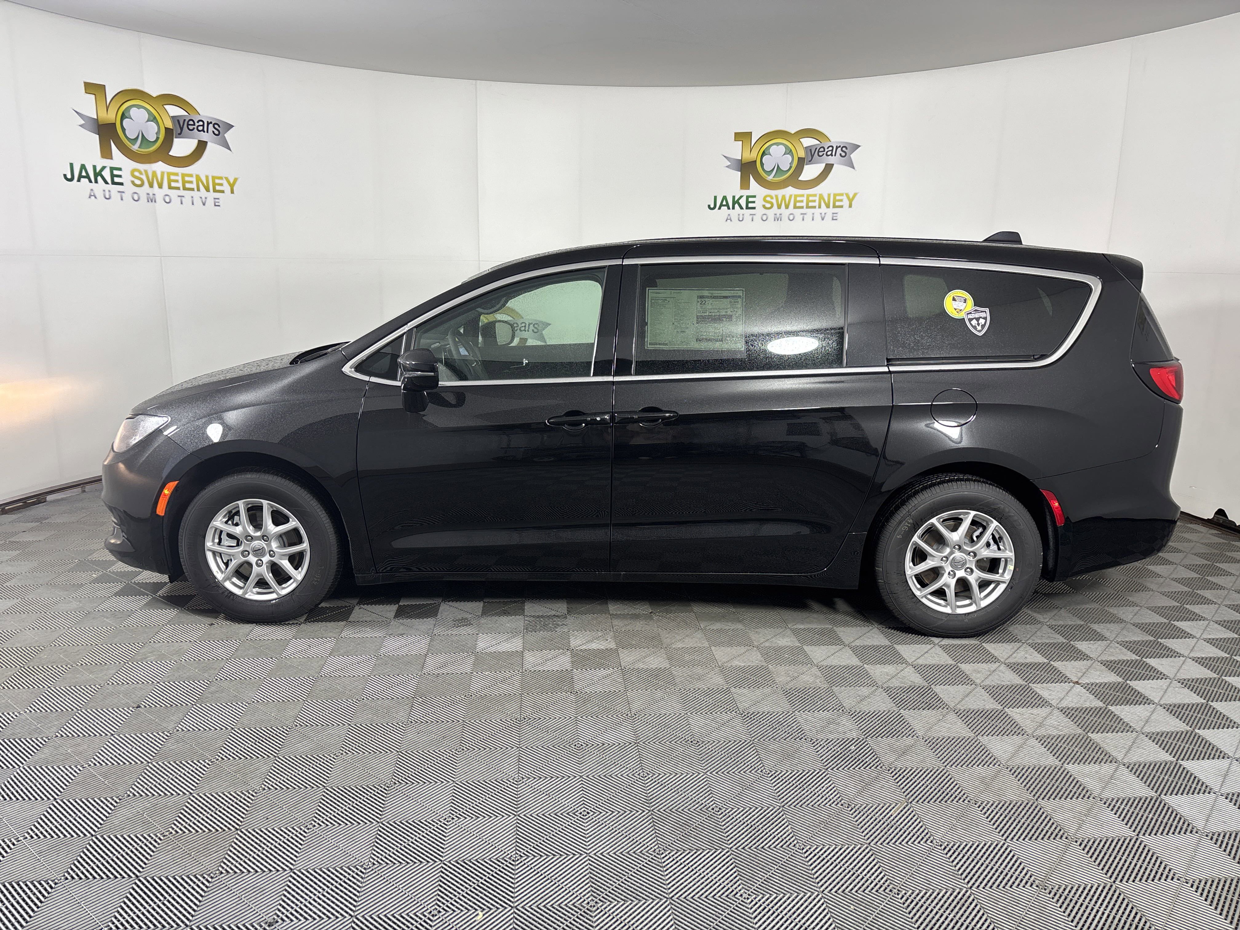 New 2025 Chrysler Voyager LX image 4