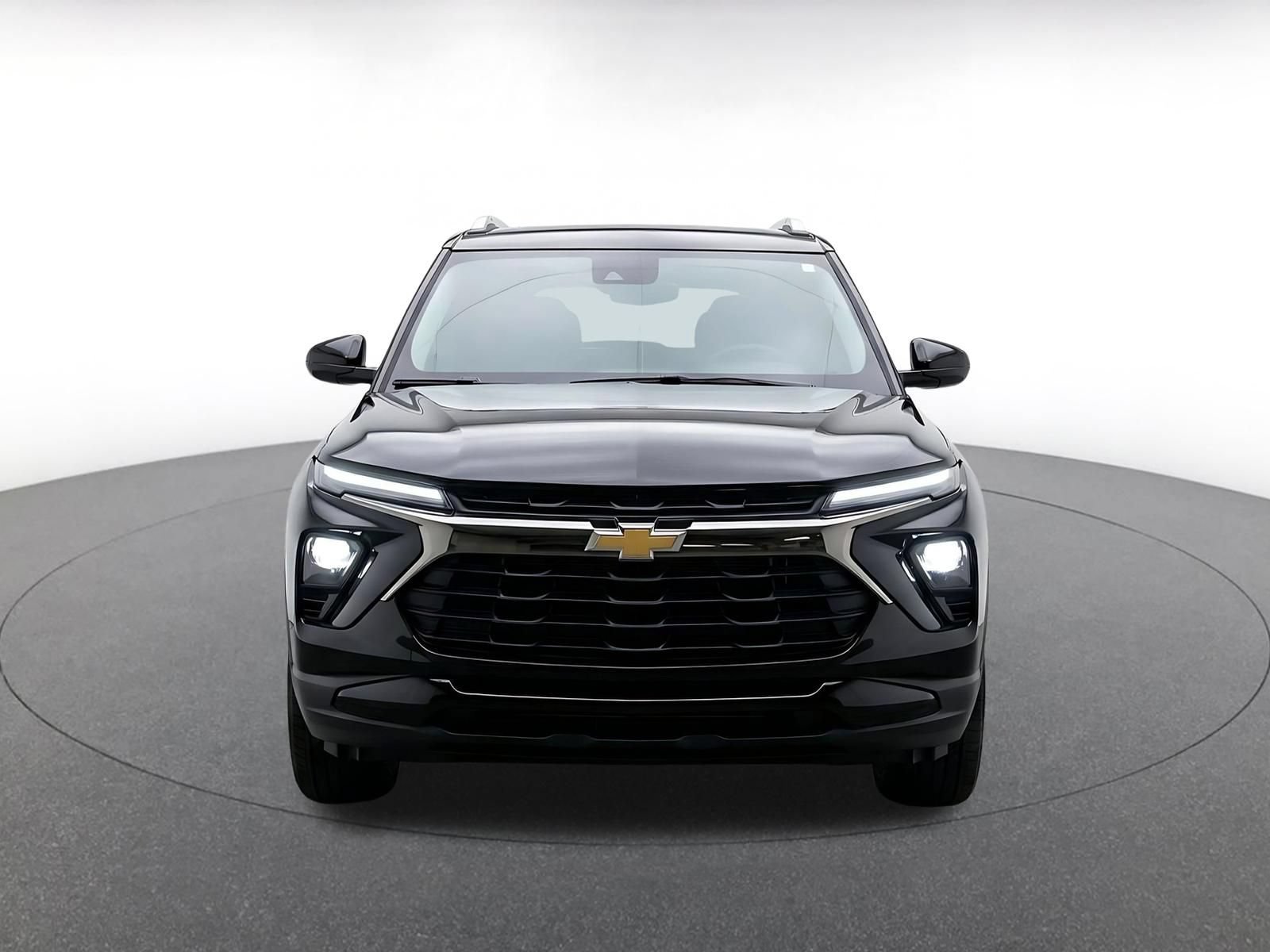 Used 2025 Chevrolet TrailBlazer LT w/ Driver Confidence Package AWD/4WD image 2