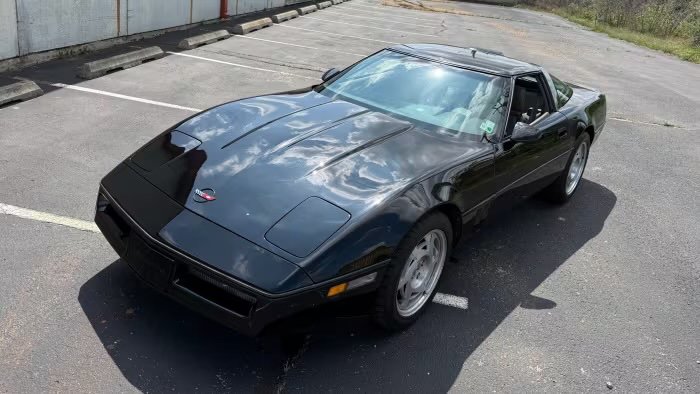 Used 1990 Chevrolet Corvette ZR-1 RWD image 2
