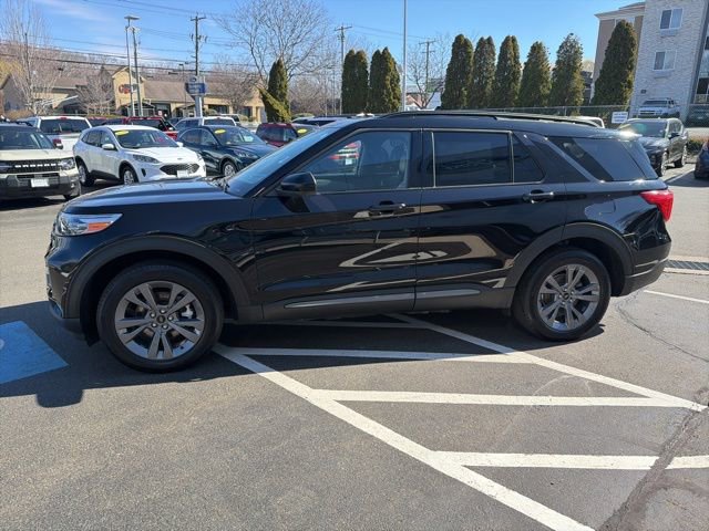 Used 2023 Ford Explorer XLT w/ Equipment Group 202A AWD/4WD image 4