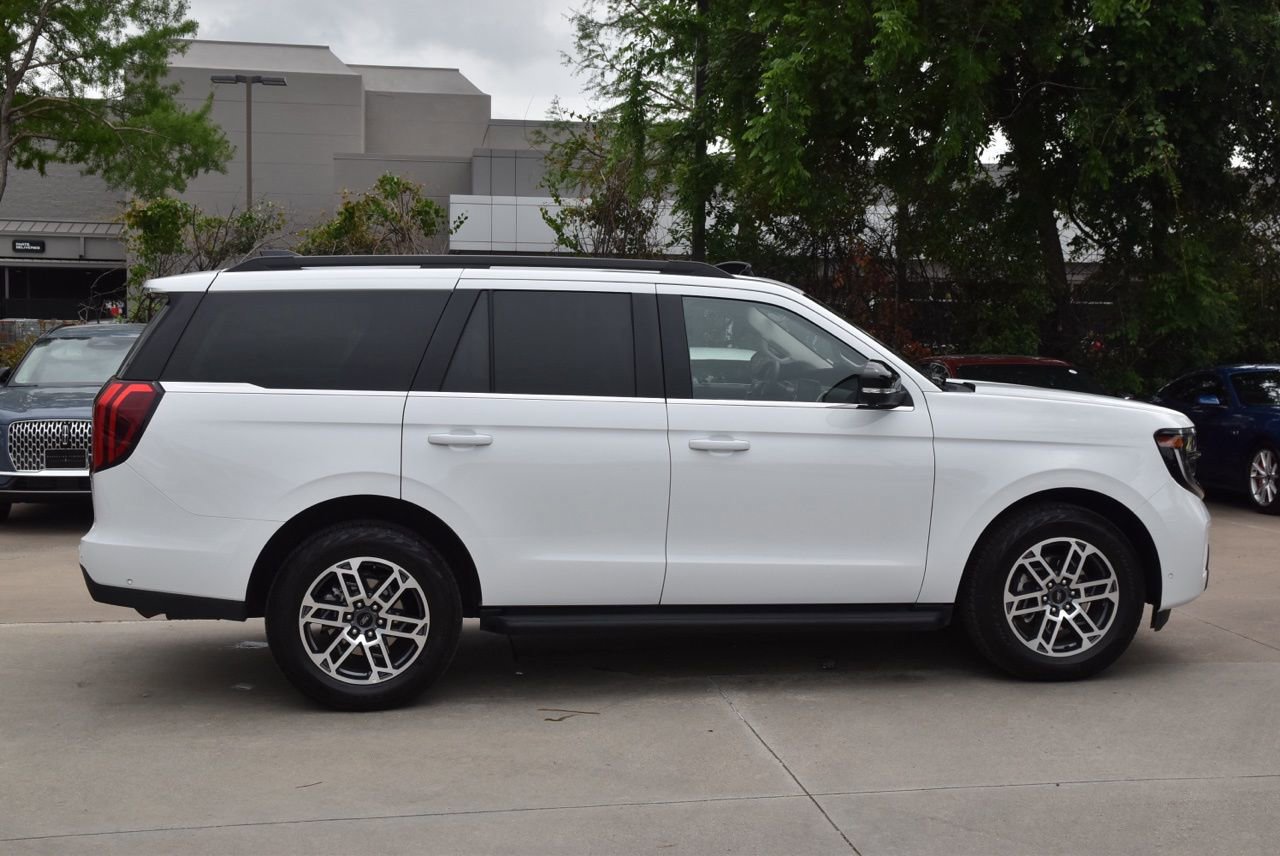 Certified 2025 Ford Expedition Active image 6