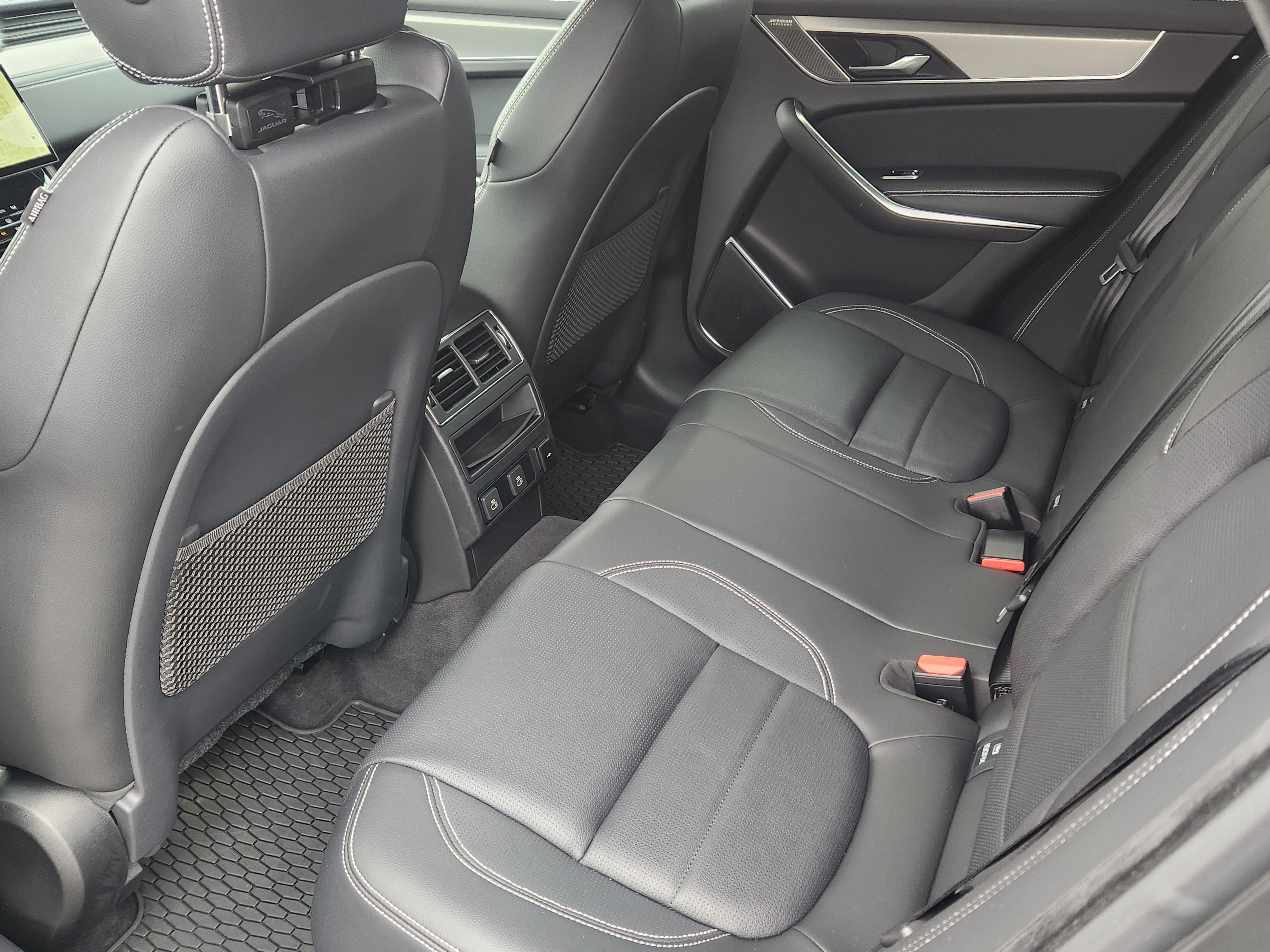 Certified 2025 Jaguar F-PACE R-Dynamic S AWD/4WD image 16