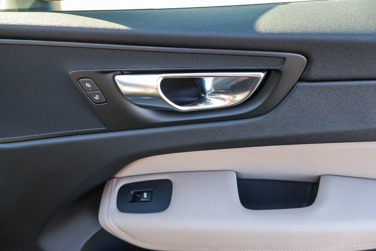 New 2026 Volvo XC60 T8 Plus w/ Climate Package image 19