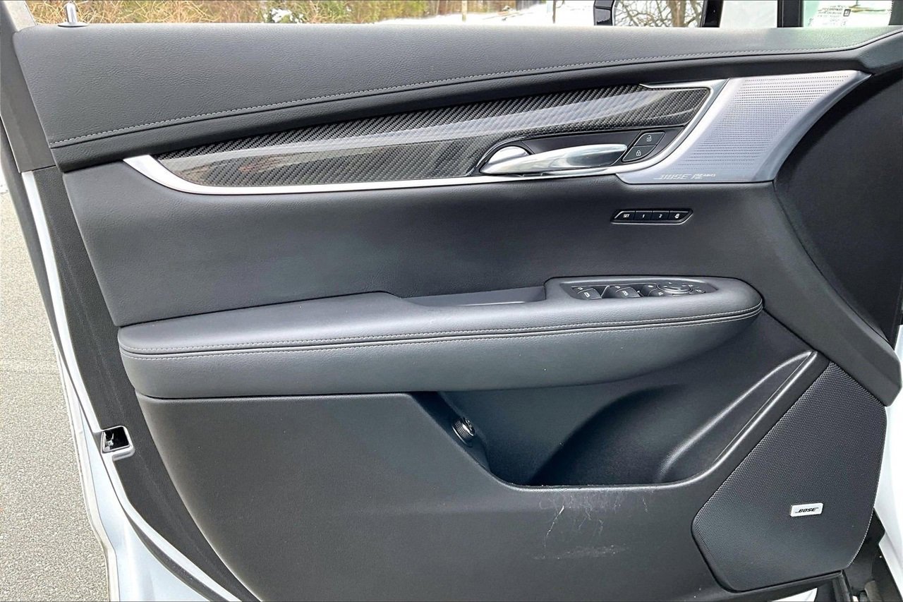 Used 2024 Cadillac XT6 Sport image 28