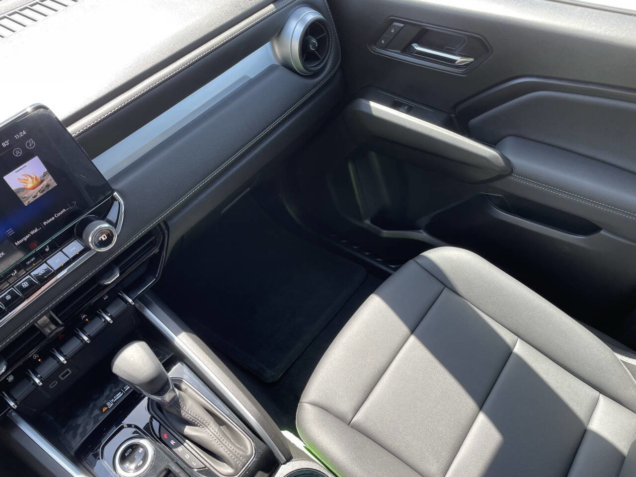 Used 2024 Chevrolet Colorado LT w/ LT Convenience Package III image 27