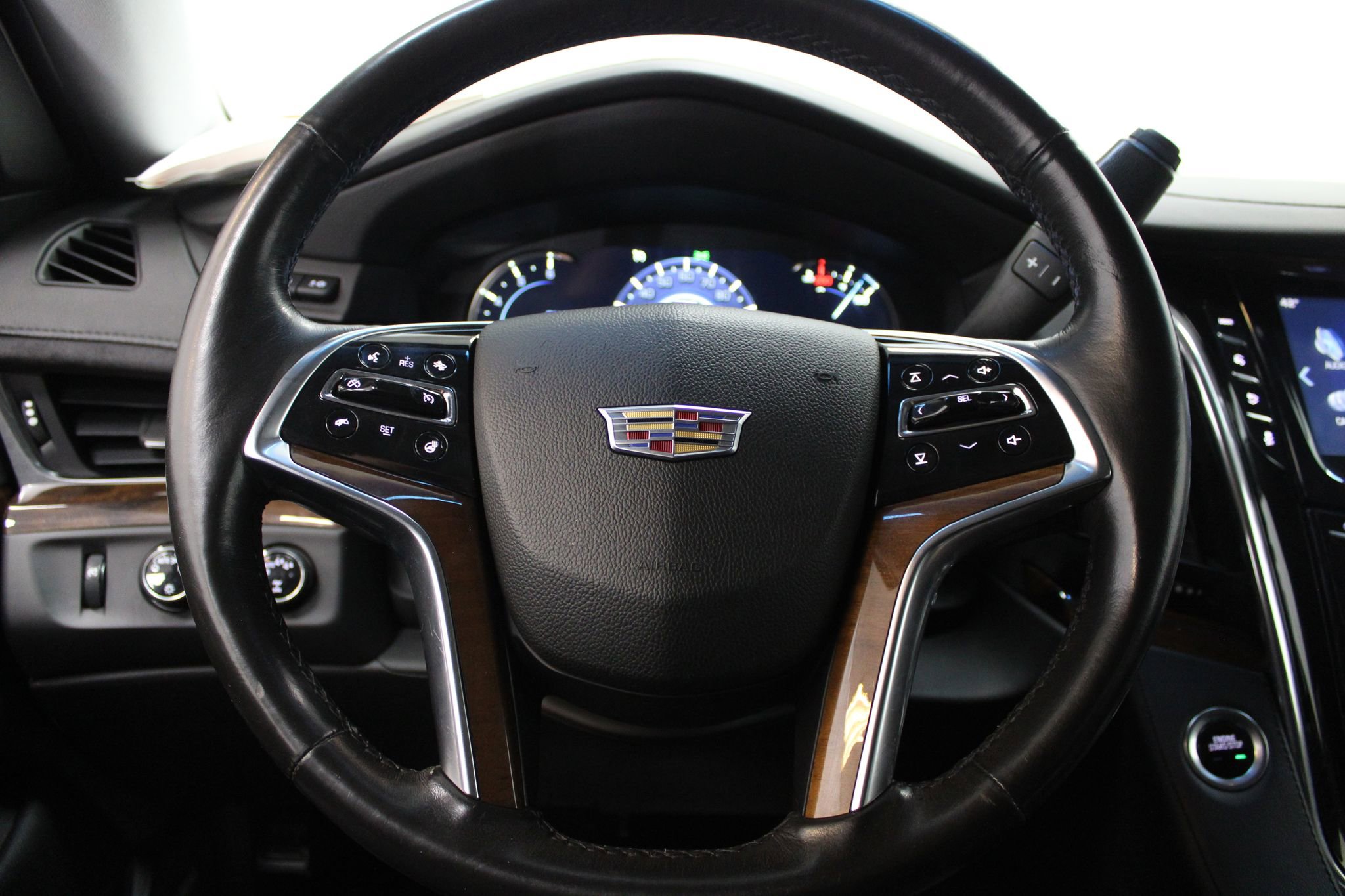 Used 2017 Cadillac Escalade ESV Luxury image 38