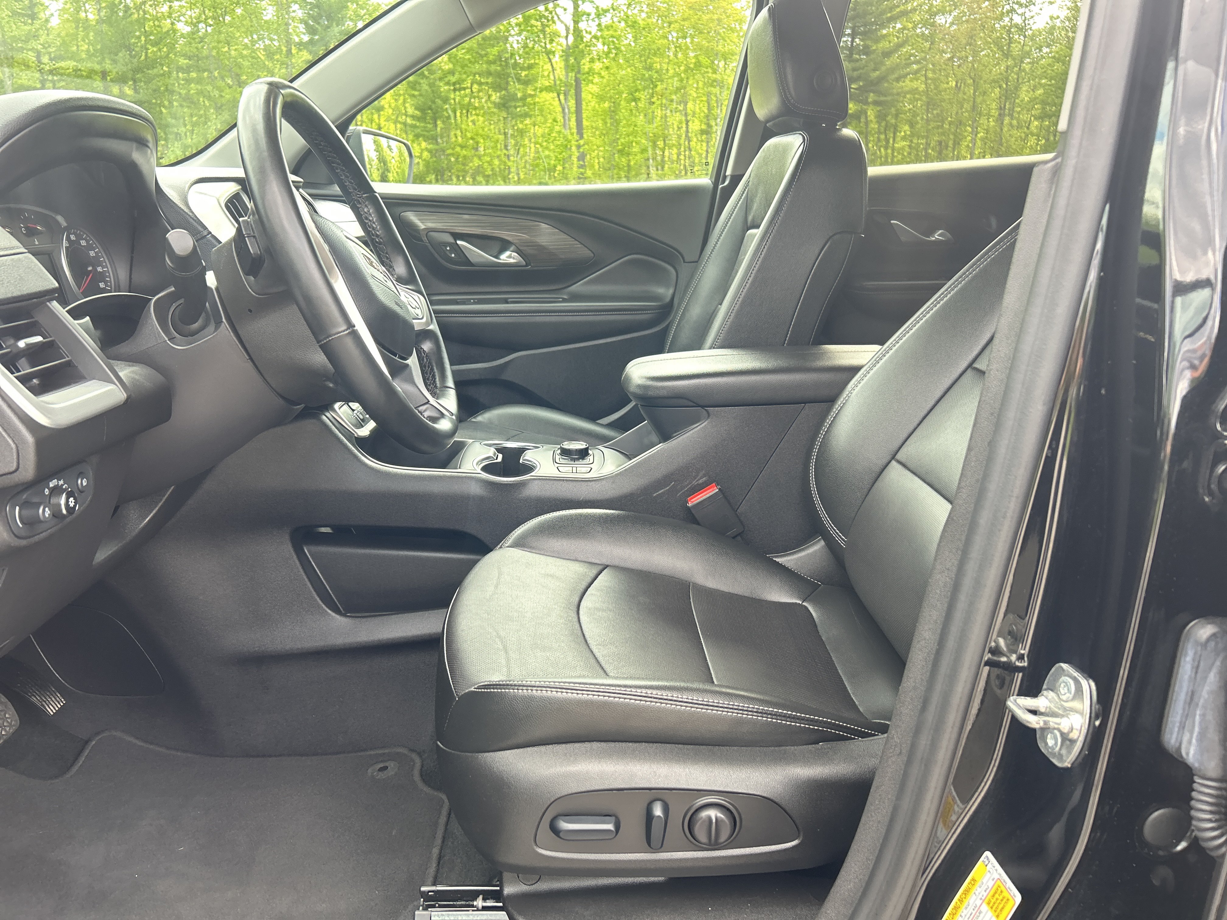 Used 2024 GMC Terrain SLT AWD/4WD image 14