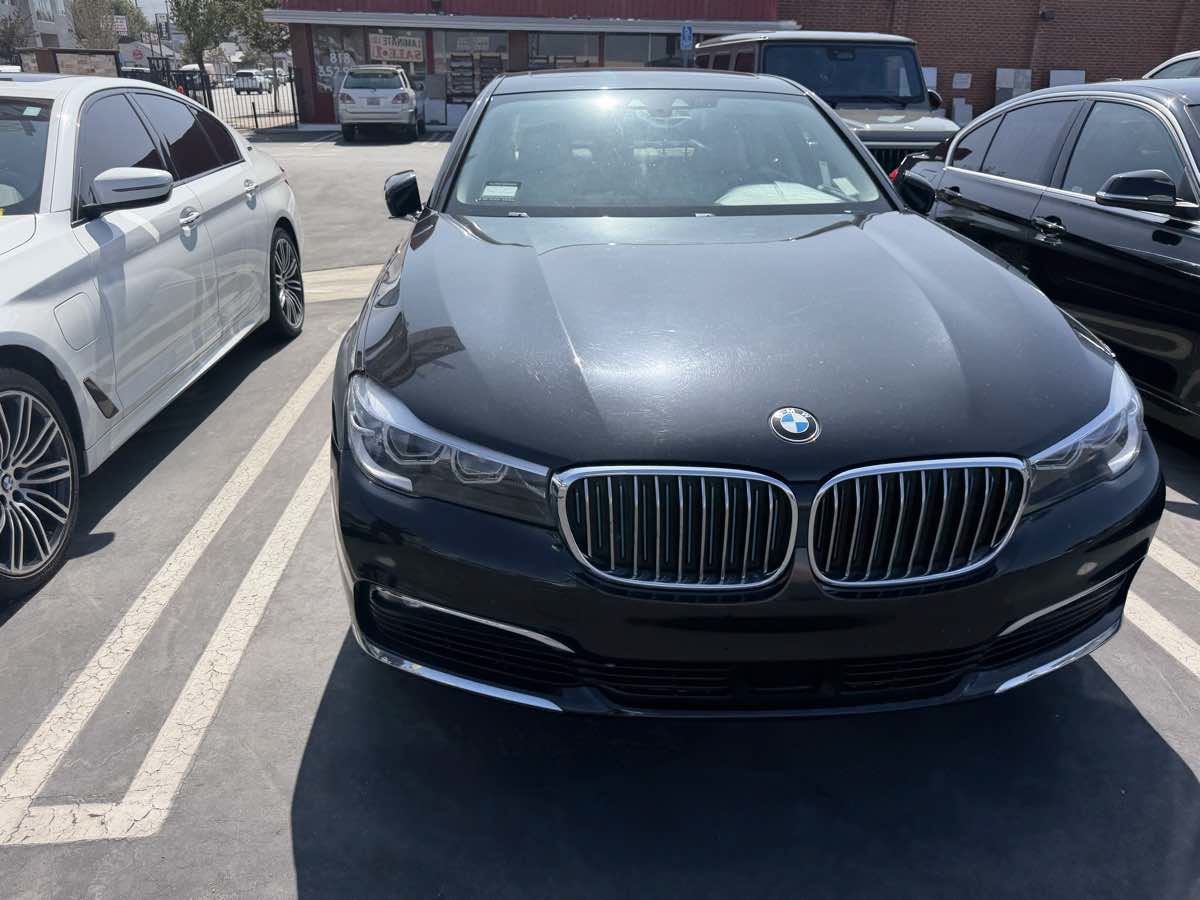 Used 2018 BMW 740e xDrive AWD/4WD image 3