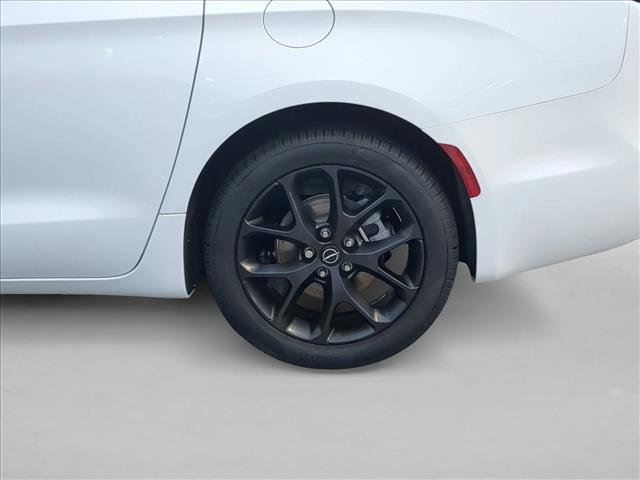 New 2026 Chrysler Pacifica Select w/ S Appearance Package FWD image 10