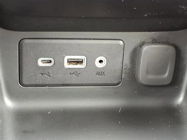 Used 2023 GMC Terrain SLE w/ Driver Convenience Package image 7