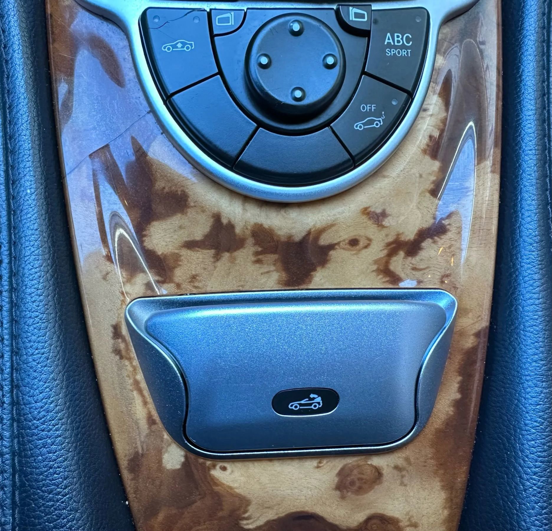 Used 2011 Mercedes-Benz SL 550 image 17