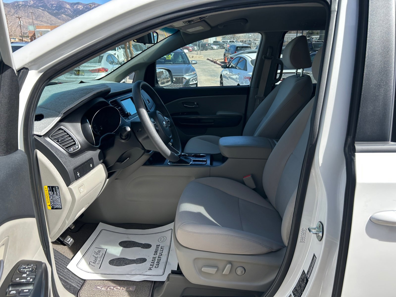 Used 2021 Kia Sedona LX image 13