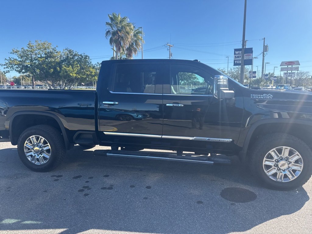 Used 2024 Chevrolet Silverado 2500 High Country w/ High Country Premium Package image 2