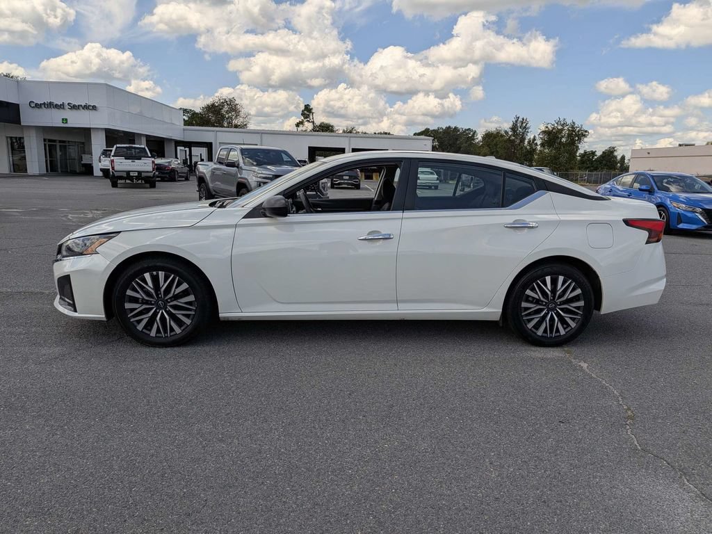 Used 2025 Nissan Altima 2.5 SV FWD image 7