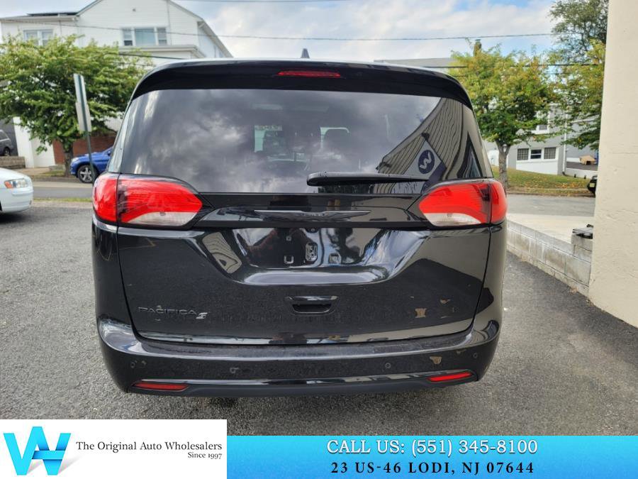 Used 2020 Chrysler Pacifica Touring-L Plus w/ S Appearance Package image 5