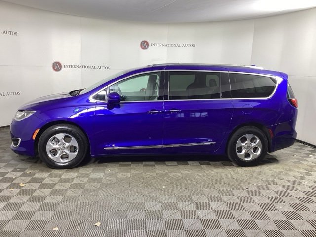 Used 2020 Chrysler Pacifica Touring-L image 7