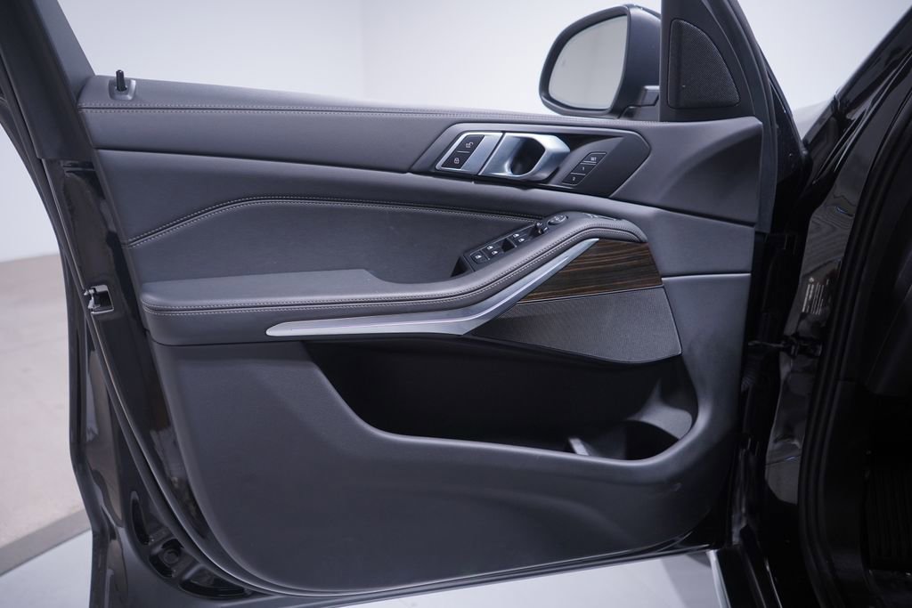 Used 2025 BMW X5 xDrive40i w/ Parking Assistance Package image 16