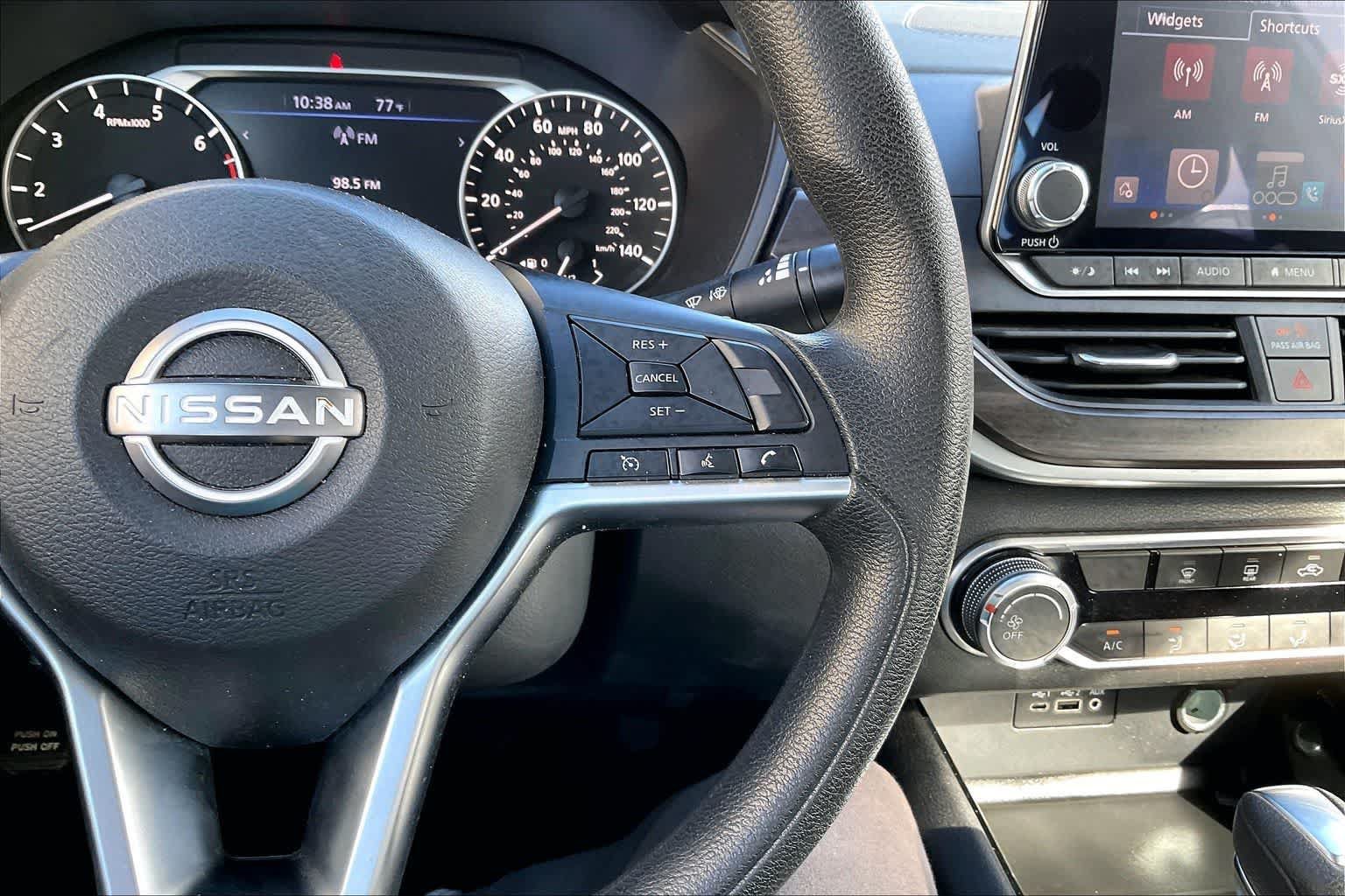 Used 2024 Nissan Altima 2.5 SV FWD image 25