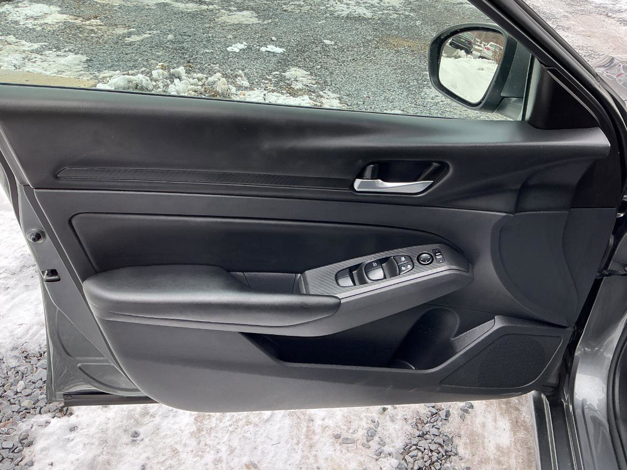 Used 2022 Nissan Altima 2.5 S image 9