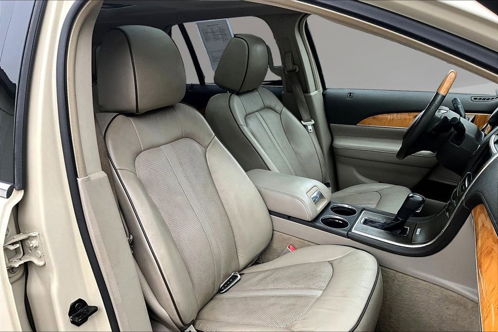 Used 2015 Lincoln MKX AWD w/ Equipment Group 102A image 28