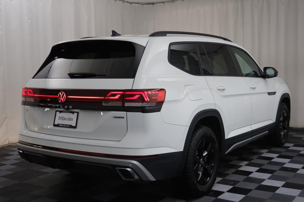 Used 2025 Volkswagen Atlas Peak Edition SE AWD/4WD image 16